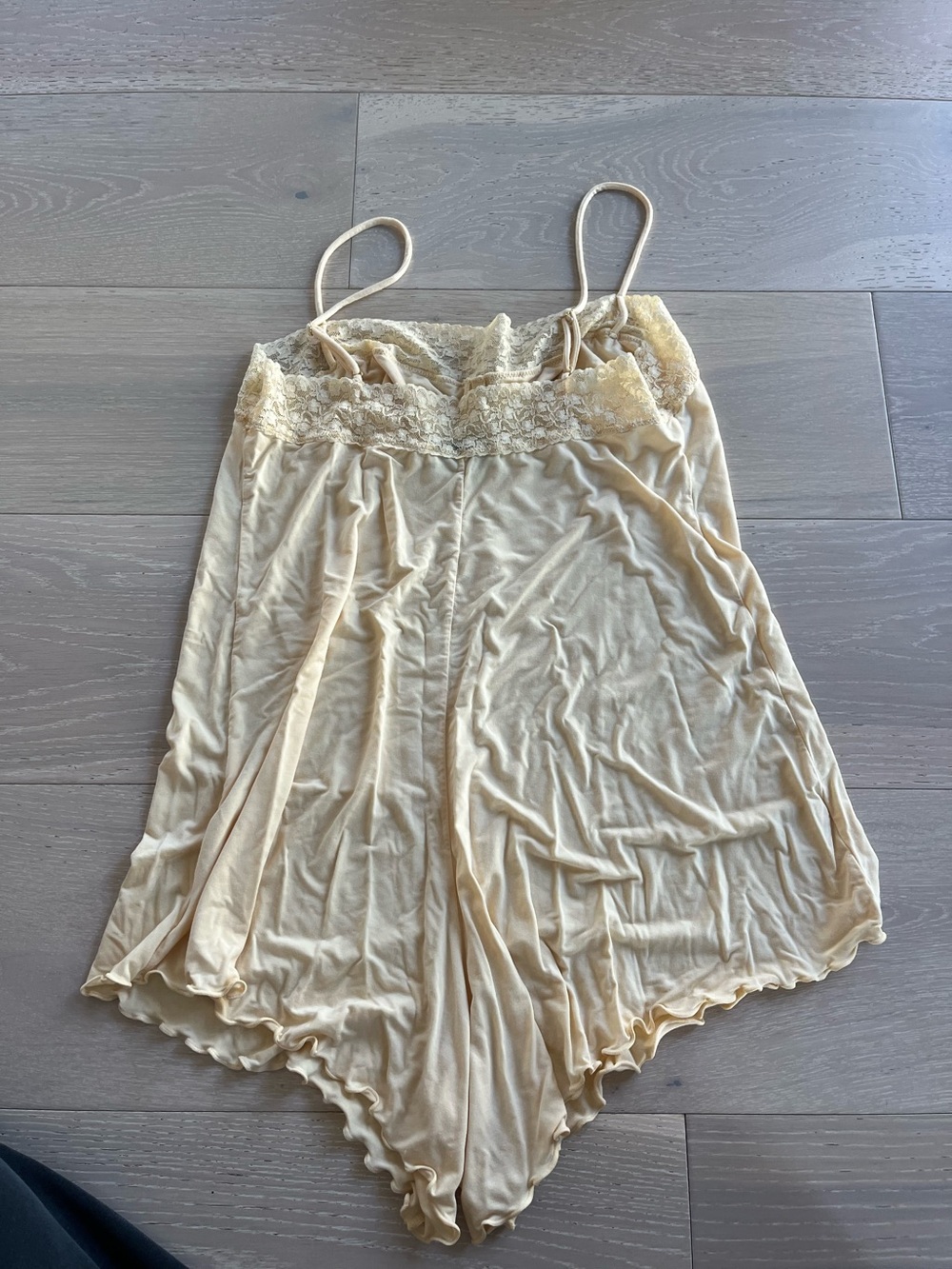We Wore What Lace Trim Lounge Romper Yellow WeWoreWhat Sleep Lettuce Trim large - Picture 3 of 4